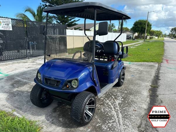 Blue EZGO 4 Passenger Golf Cart affordable golf cart rental, golf cart rent kentucky