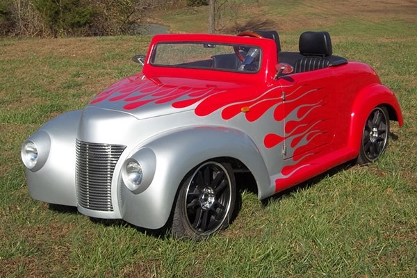 Red 39 Roadster with Silver Flames affordable golf cart rental, golf cart rent kentucky