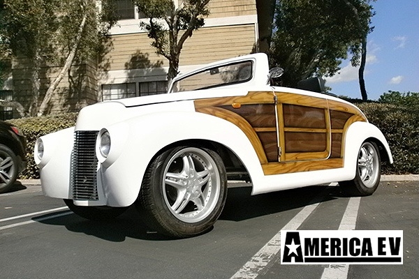 White Woody 39 Roadster 4 Passenger Golf Cart affordable golf cart rental, golf cart rent kentucky
